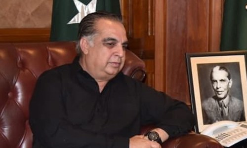 Governor unfazed by CM&rsquo;s criticism, reviews federal-funded schemes for Karachi