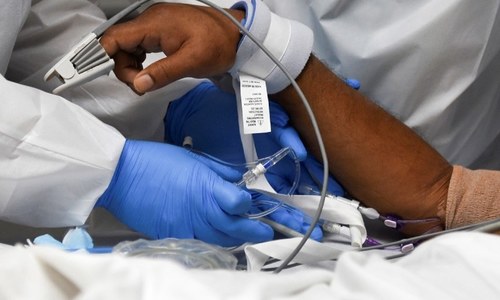 30 سالہ شخص 'کووڈ پارٹی' میں شرکت کے بعد ہلاک