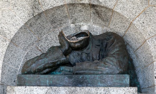 British imperialist Rhodes statue beheaded in Cape Town