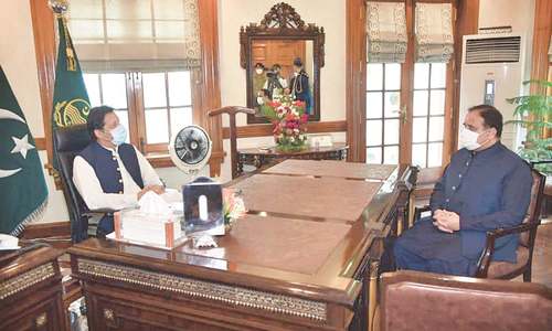 Imran again throws his weight behind Buzdar