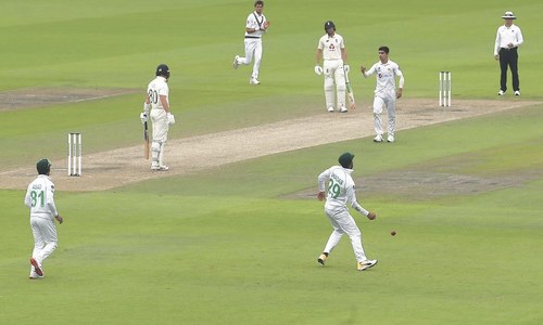 Yasir triggers England collapse as Pakistan maintain grip