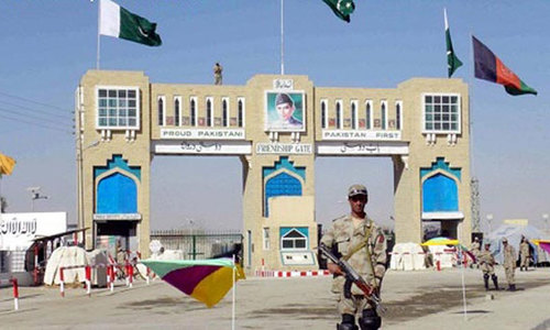 Thousands of Pakistanis, Afghans cross Chaman border