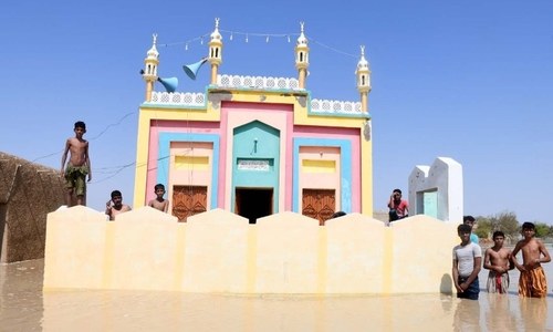 Murad visits marooned areas of Johi, rejects PTI&rsquo;s claim of neglect