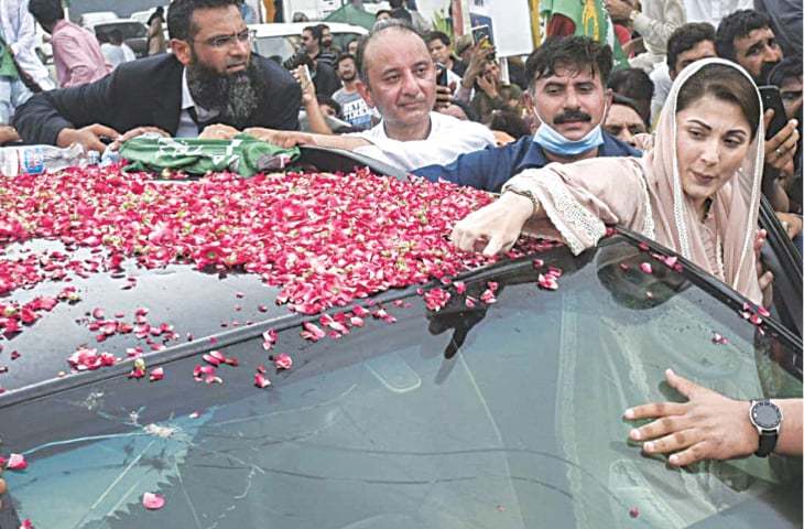 Police, PML-N workers clash outside Lahore NAB office