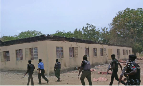 Militants take hundreds hostage in Nigerian town