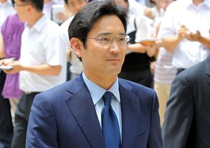 Samsung heir charged with fraud over succession deal Samsung heir charged with fraud over succession deal