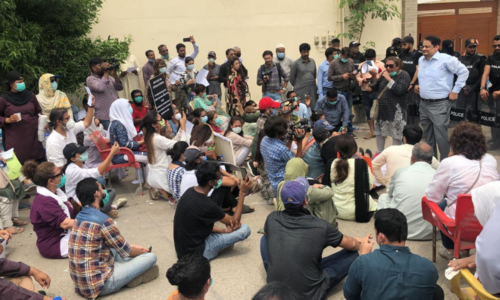 Residents approach Sindh High Court over CBC, DHA's 'abject failure to perform basic duties' Residents approach Sindh High Court over CBC, DHA's 'abject failure to perform basic duties'