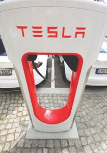 Fast electric car charging launched in Berlin