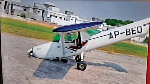 Crash-landing at Walton Airport Crash-landing at Walton Airport