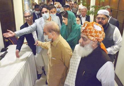 Nawaz takes ‘parallel govt’ head-on