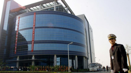 US restricts exports to China&rsquo;s top chipmaker