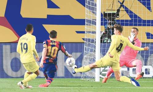 Messi scores in first game since transfer row as Barca thump Villarreal