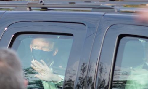 Trump criticised for leaving hospital to greet supporters