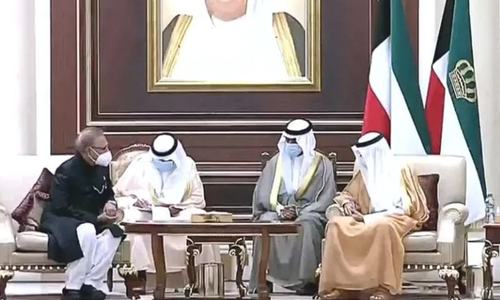 President Alvi visits Kuwait, offers condolences over Sheikh Sabah's death