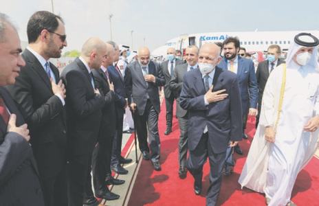 Afghan president arrives in Qatar amid peace talks