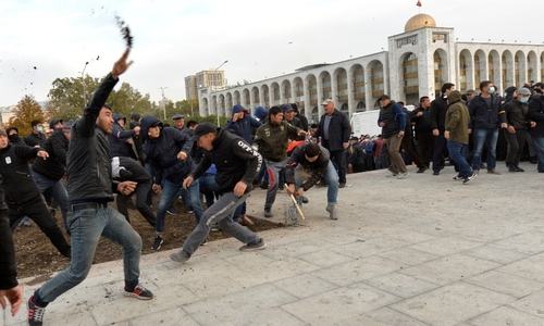 Clashes in Kyrgyzstan as president says he&rsquo;s ready to quit