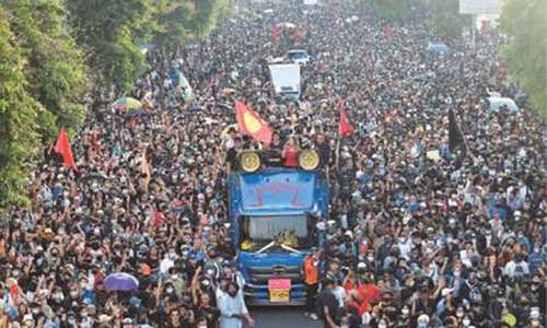 Thai protesters urge PM to quit after scuffles with royalists