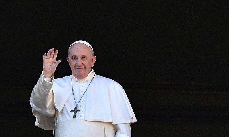 In a first, Pope says supports civil unions for gay couples