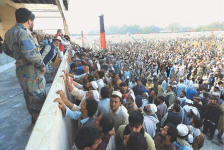 Stampede kills 15 Afghans jostling for Pakistan visas