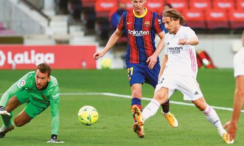 Real ease pressure on Zidane with rousing victory over Barca