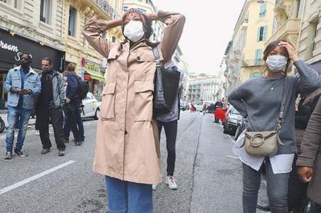 Three dead as woman beheaded in France attack