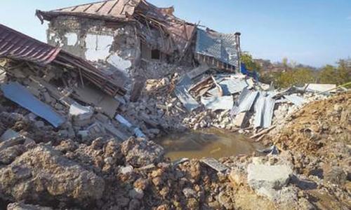 Azeri forces closing in on key town in Karabakh