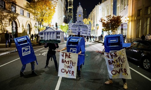 US election: Polling officials worried by threats and protesters