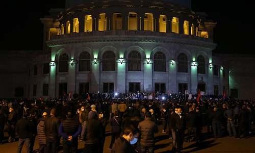 Armenians keep up pressure on govt over truce terms