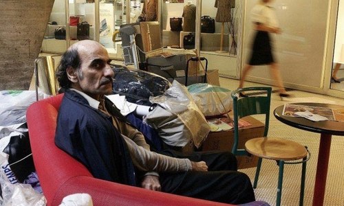 18 سال تک ایئرپورٹ پر پھنسا رہنے والا مسافر