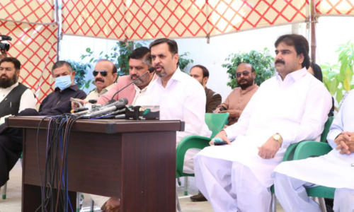 Kamal once more rips into MQM, alleges party convenor &lsquo;working for RAW&rsquo;