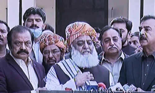 PDM leaders vow to hold Multan rally despite arrests, strict security arrangements