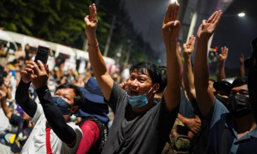 Thai protesters march on royal guard barracks