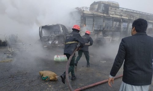 13 burn to death in bus-van collision near Sheikhupura