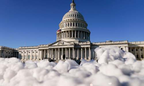 Snow blankets north-eastern US, breaks records