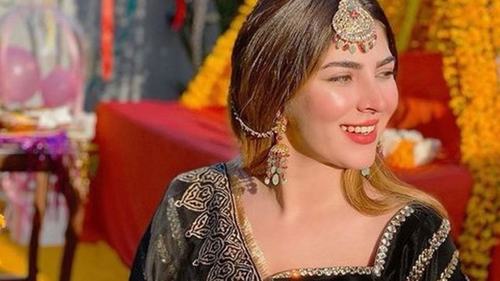 3 times Naimal Khawar Abbasi gave us outfit goals on her sister's wedding