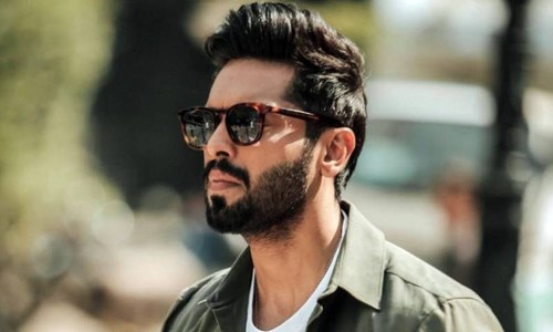 &lsquo;ڈنک&rsquo; کے موضوع پر متنازع بیان، سوشل میڈیا صارفین کی فہد مصطفیٰ پر شدید تنقید