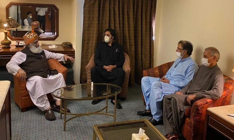 PPP, JUI-F downplay Fazl&rsquo;s absence from Larkana event