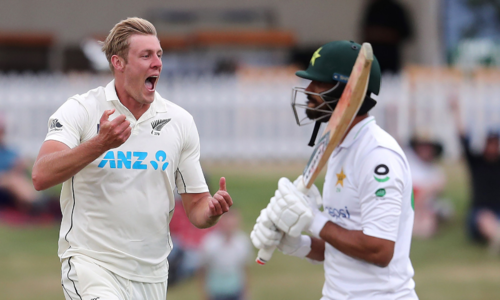 Jamieson strikes as Pakistan stumble in reply to New Zealand's 431