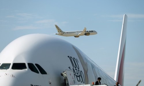 Airbus-Boeing spat hits new heights at year end