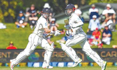 Williamson, Nicholls swing momentum in New Zealand&rsquo;s favour