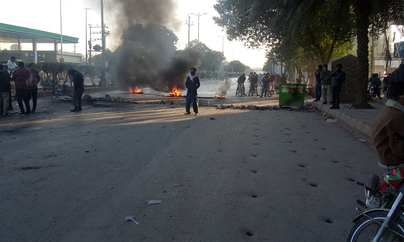 Several roads blocked as protests against Hazara killings continue in Karachi for 2nd day