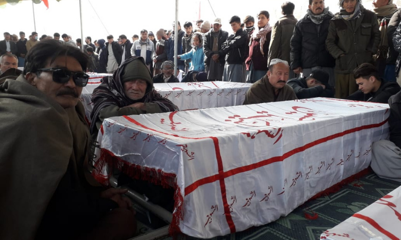 Hazaras continue Quetta protest on 5th day, refuse to bury slain miners despite PM's request Hazaras continue Quetta protest on 5th day, refuse to bury slain miners despite PM's request