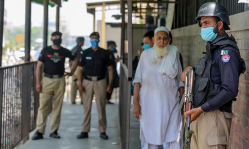 7 armed men arrested outside Lahore sessions court, large cache of weapons recovered