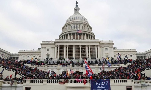 یہ امریکا میں آخر ہو کیا رہا ہے؟