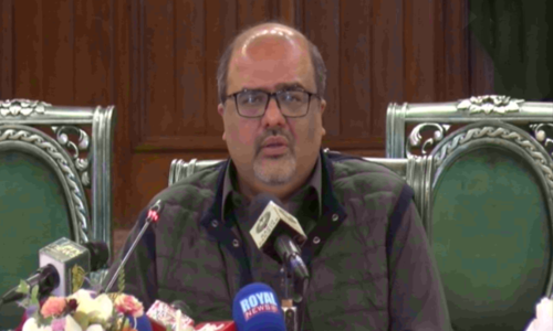 Adviser defends PM&rsquo;s tweets, serves notice on Marriyum
