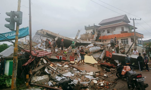 Indonesia earthquake kills at least 35, injures hundreds Indonesia earthquake kills at least 35, injures hundreds