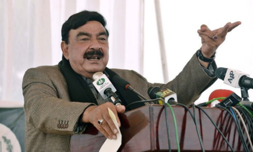 Rashid says PM asked him not to renew Nawaz’s passport Rashid says PM asked him not to renew Nawaz’s passport