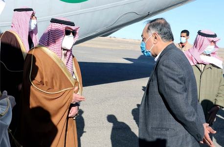 Tabuk governor arrives in Dalbandin to hunt houbara bustard