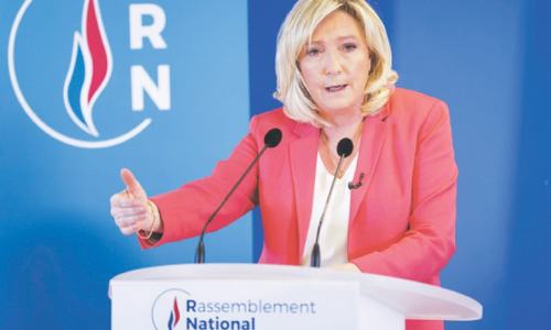 Le Pen, at record high in polls, proposes hijab  ban in France