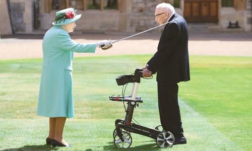 UK&rsquo;s record-breaking fundraiser Captain Moore dies aged 100